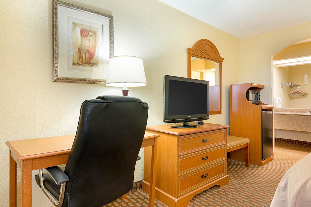 Quality Inn near Casinos and Convention Center 30/34