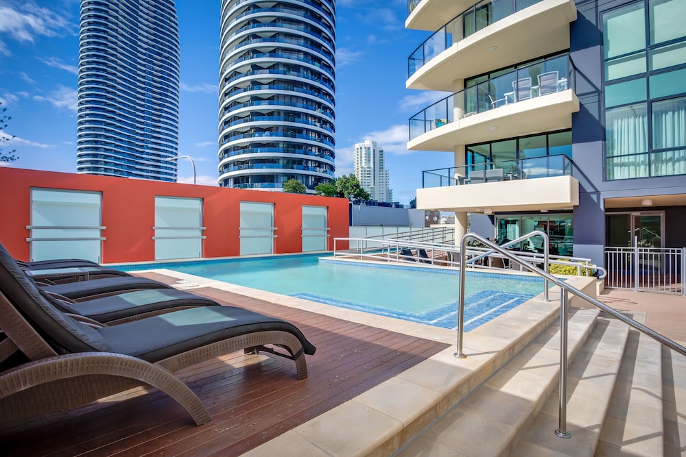 Mantra Broadbeach on the Park 9/70