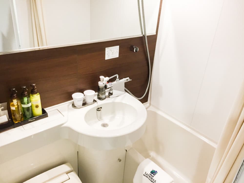 HOTEL LiVEMAX Yokkaichi Ekimae 28/29
