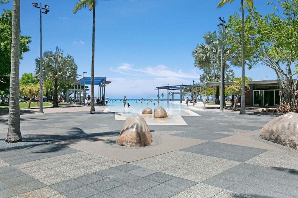 Mantra Esplanade Cairns 53/66