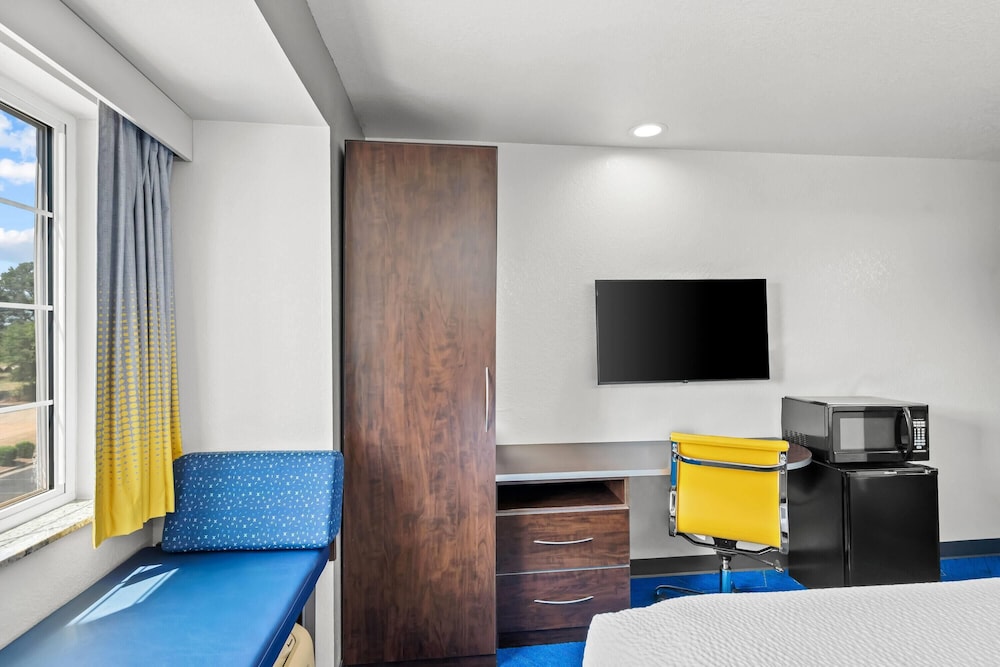 Microtel Inn & Suites by Wyndham Searcy 39/50