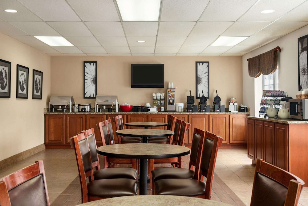 Ramada By Wyndham Pigeon Forge North 43/57