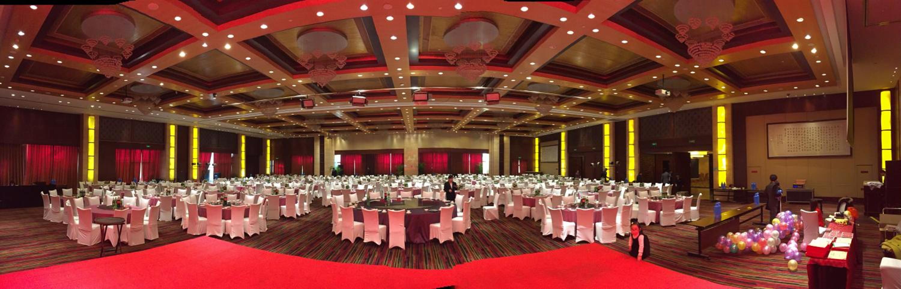 Holiday Inn Qingdao Parkview 37/49