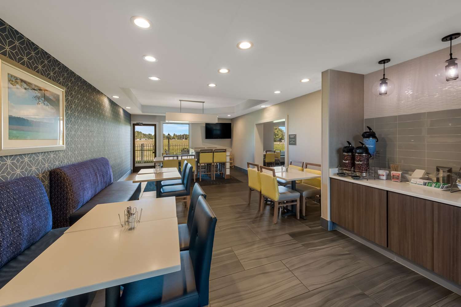 restaurant cafeteria