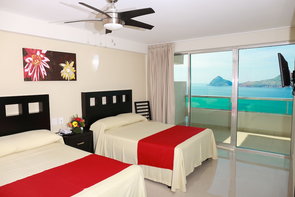Suites Las Flores Beach Mazatlan 15/50
