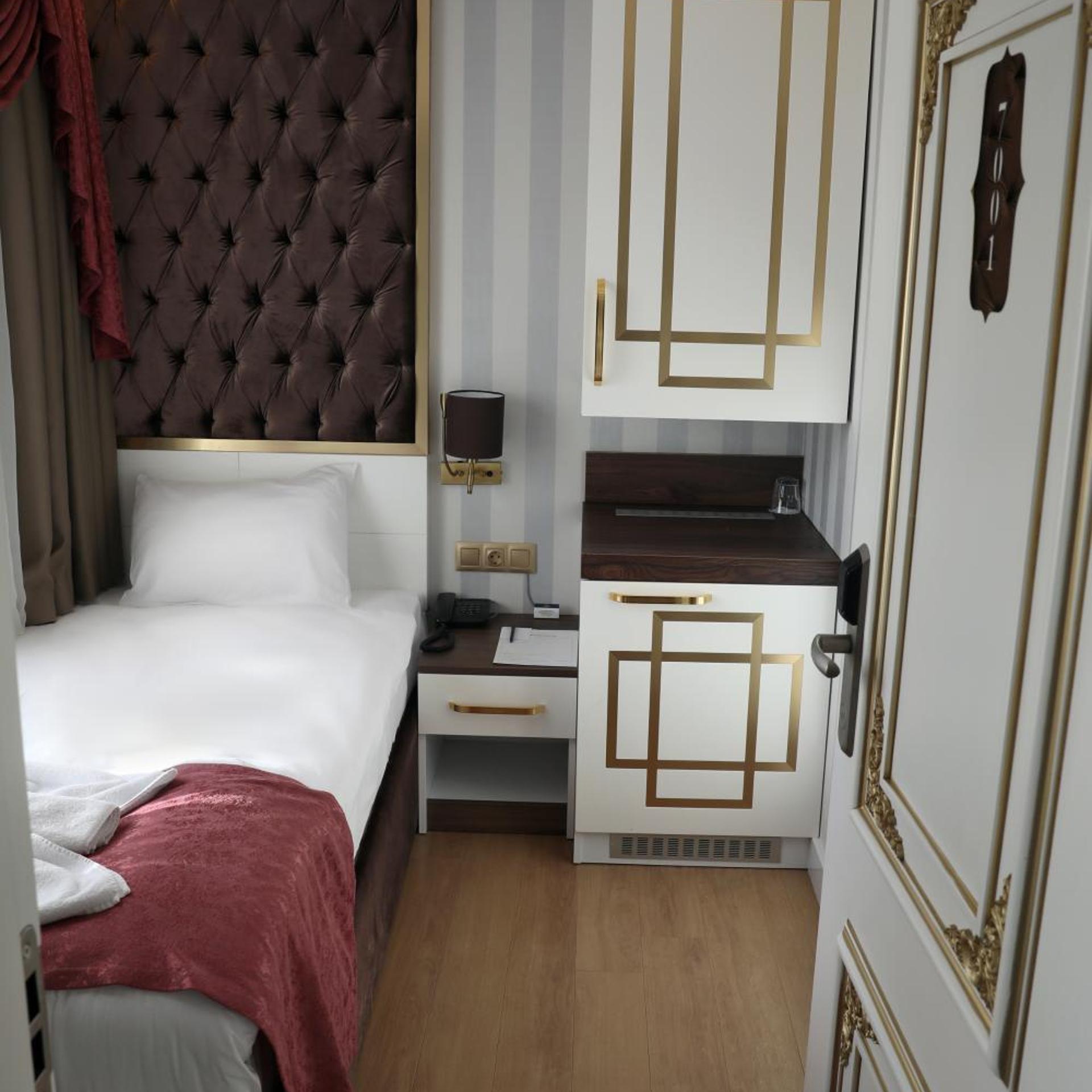 Room, Single