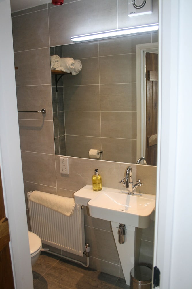 Bex Rooms 16/17