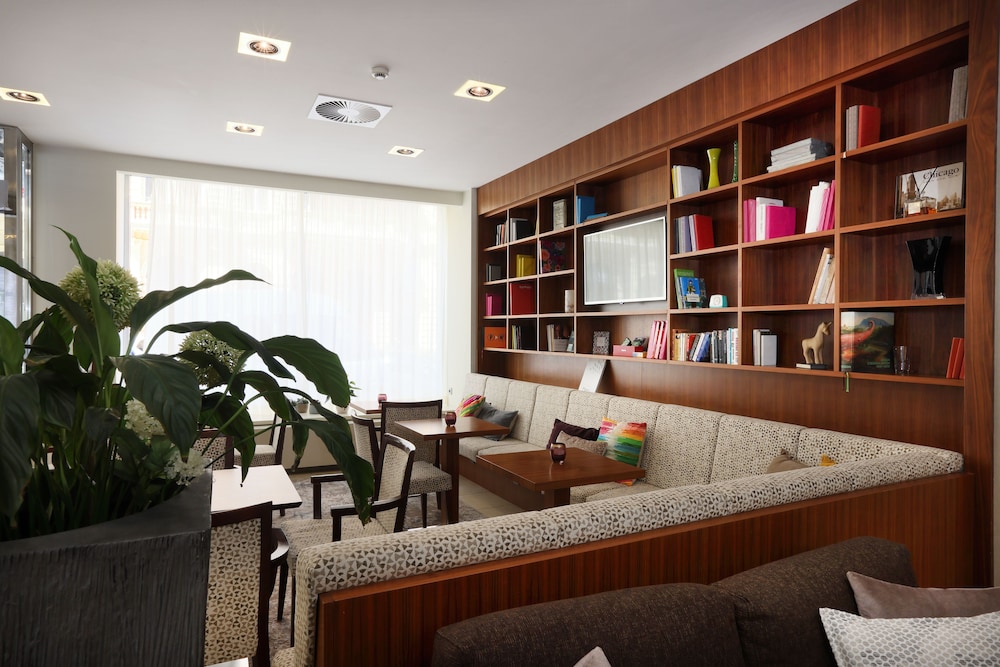 Amarilis Jerome Hotel 45/57