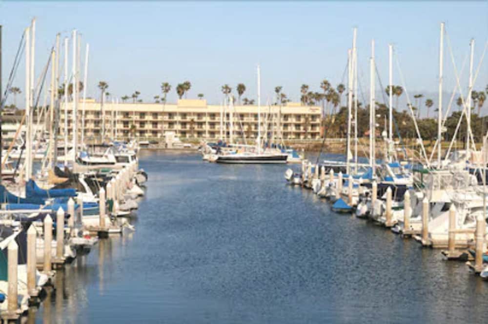 Hampton Inn Channel Islands Harbor 45/65