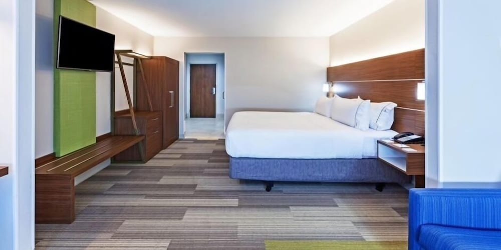 Holiday Inn Express Suites Tulsa West Sand Springs 21/52