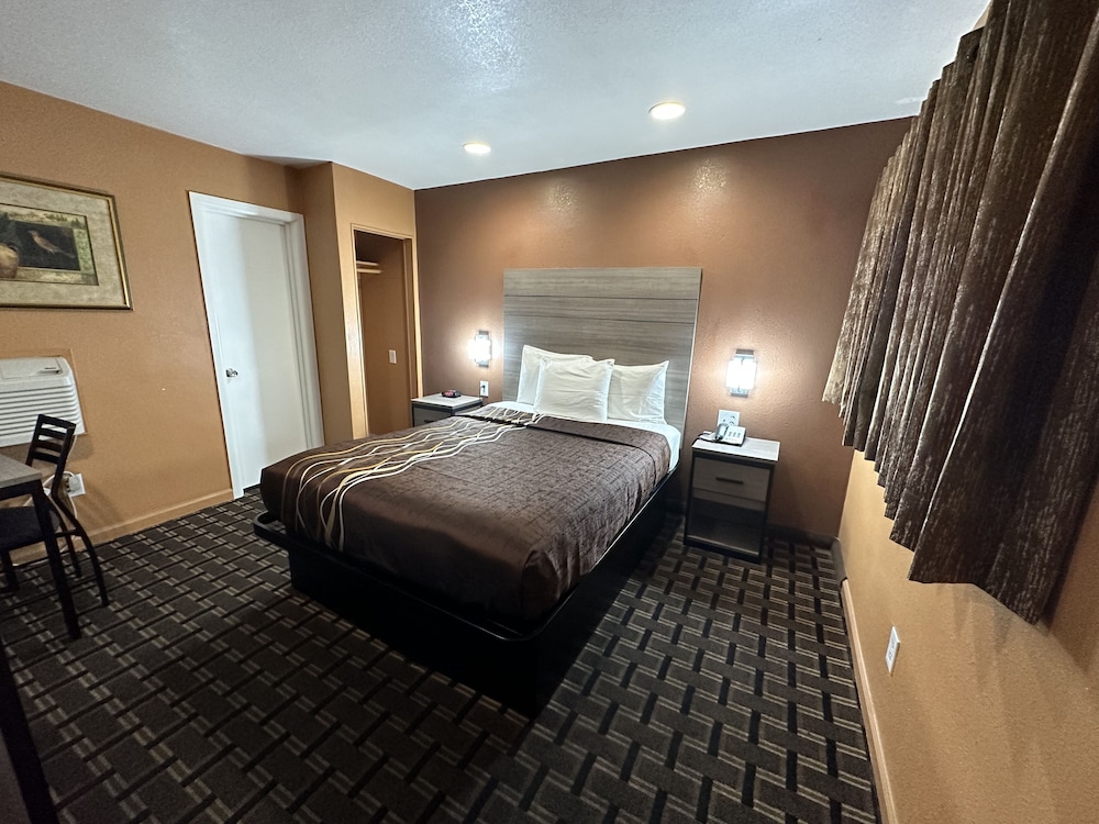 New Corral Motel 10/47