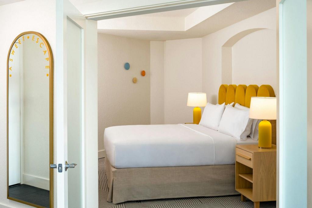 Junior Suite, King Bed, Resort View, Sofa