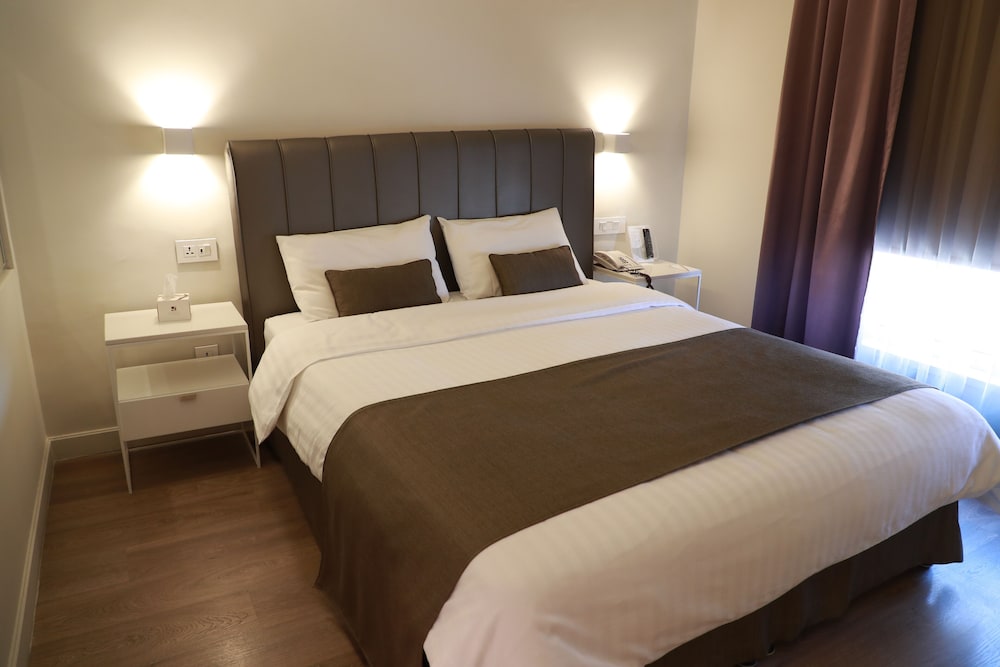 AlQasr Metropole Hotel 7/67