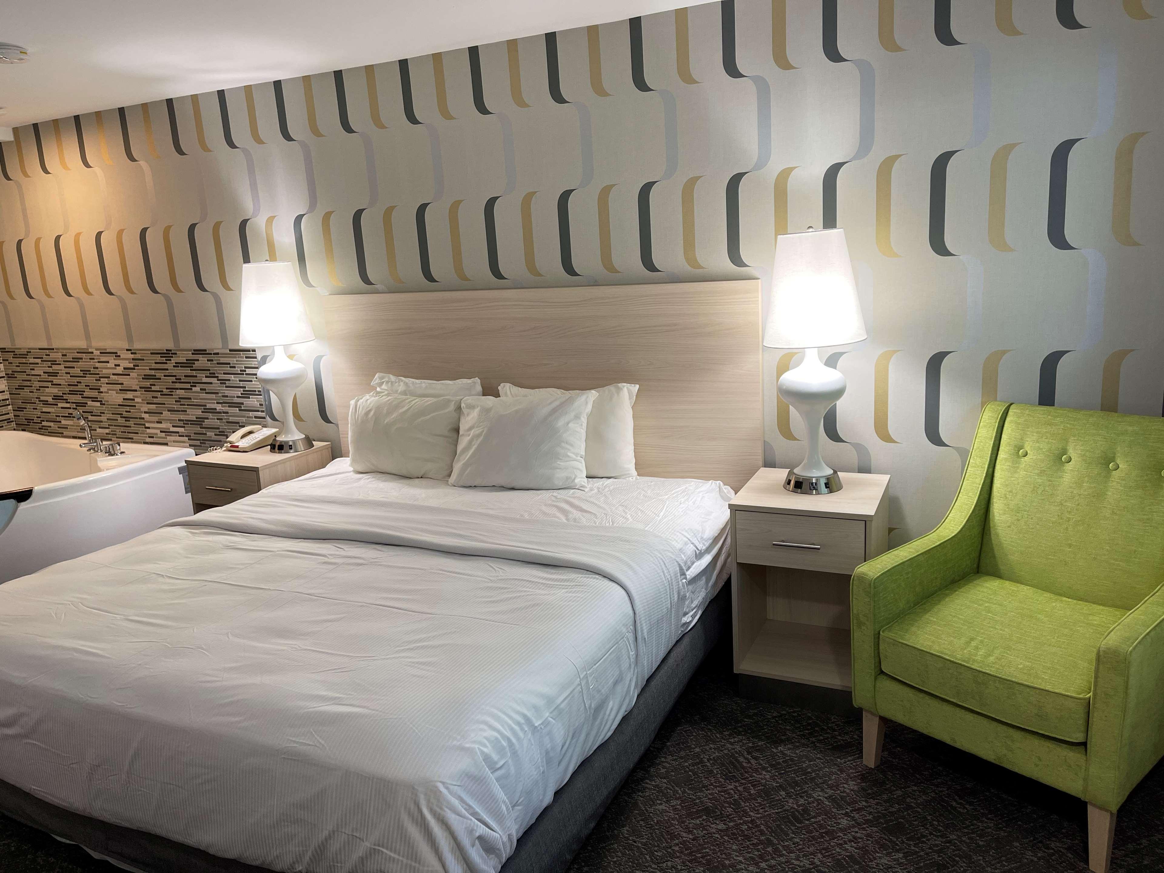 Space, King Bed, Mountain View, Pet Friendly