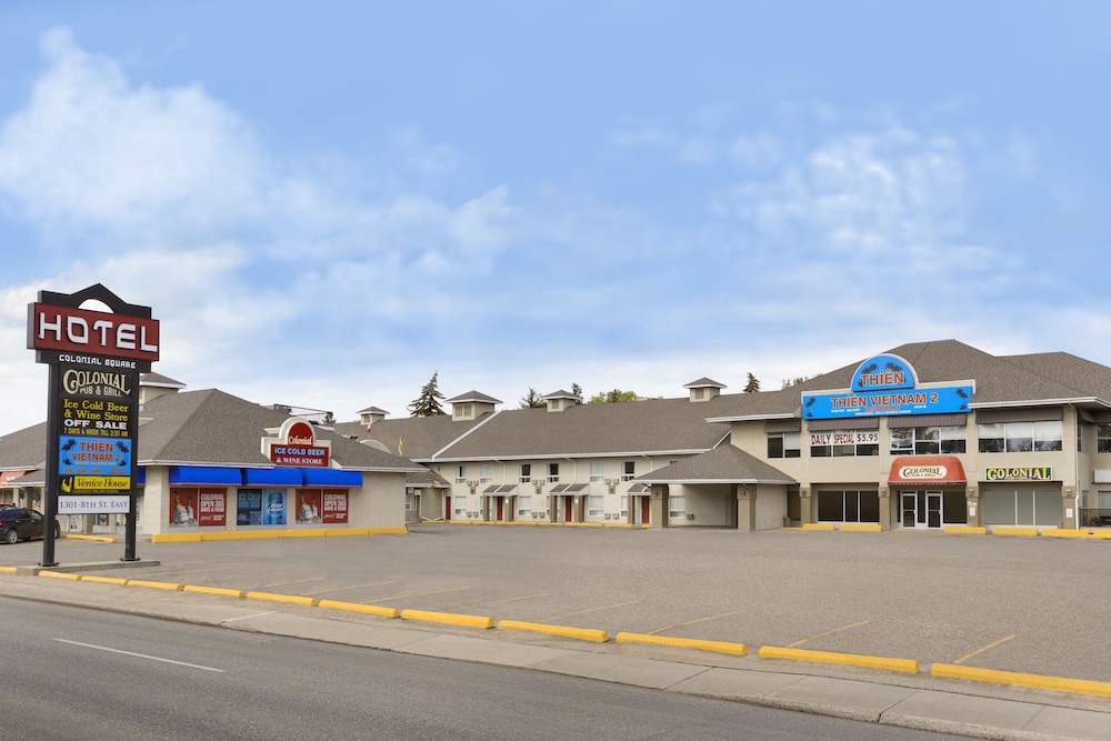 Colonial Square Inn And Suites 18/25