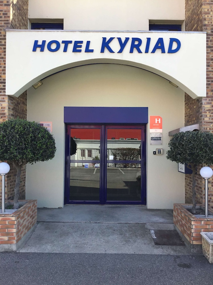 Kyriad Arles 3/30