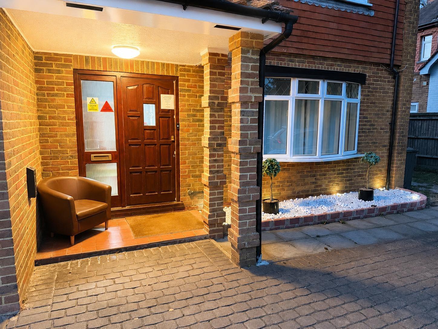High Trees Guest House Gatwick 27/49