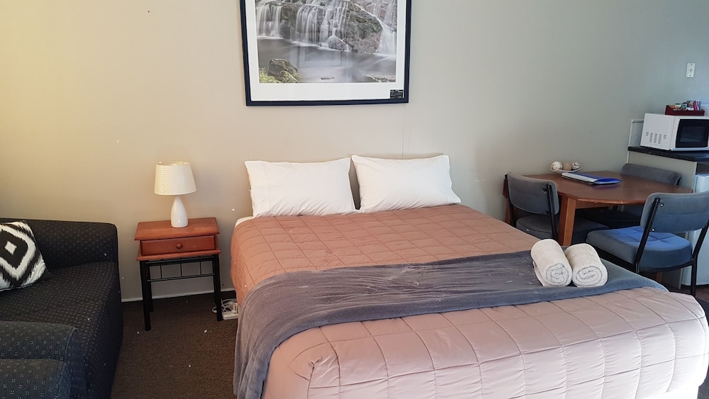GREYMOUTH MOTEL 12/54