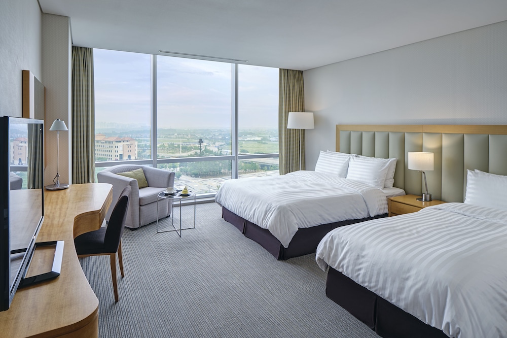 FAMILY, TWIN BEDS, EAST TOWER