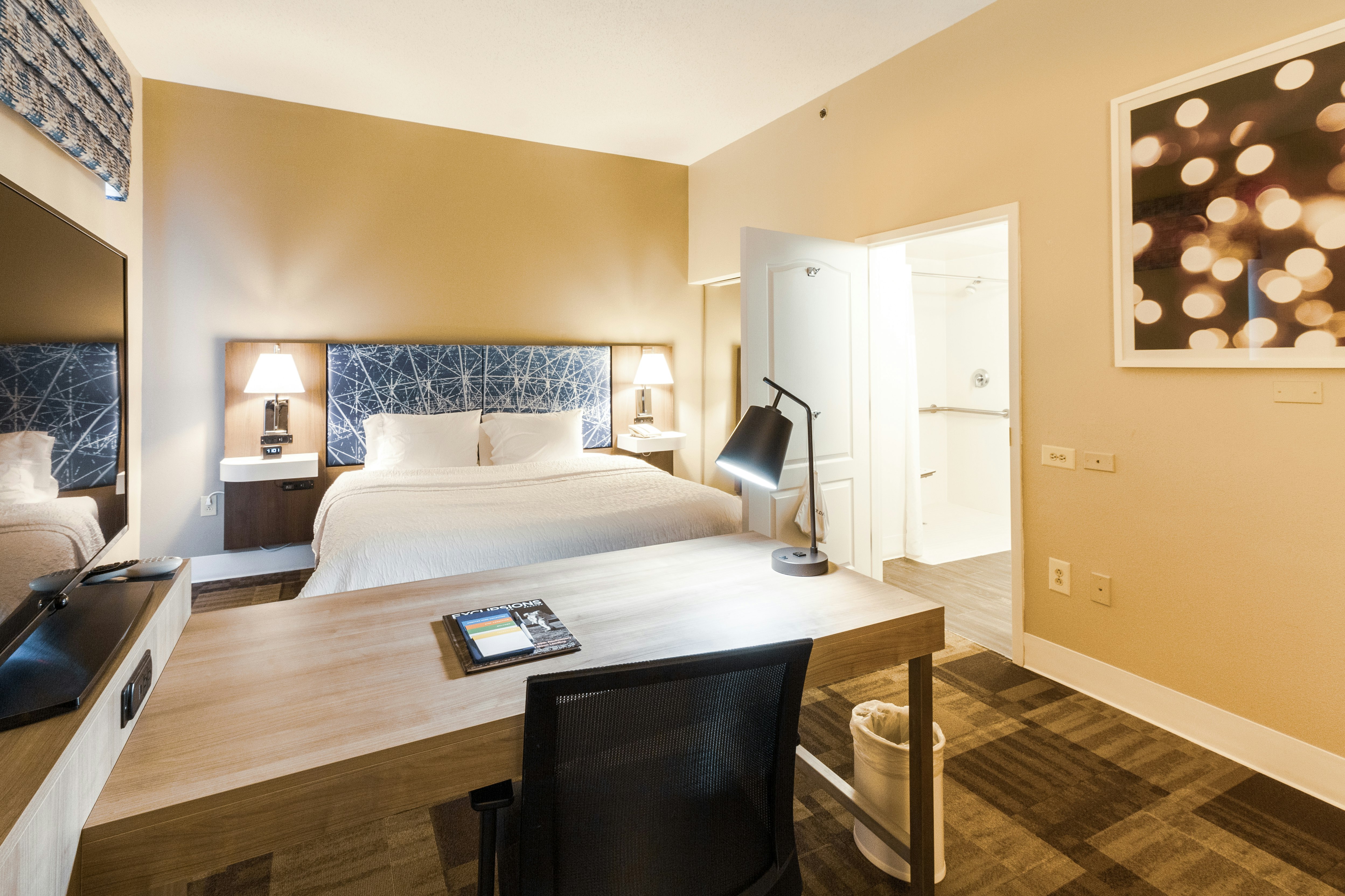 ROOM, KING BED, ACCESSIBLE