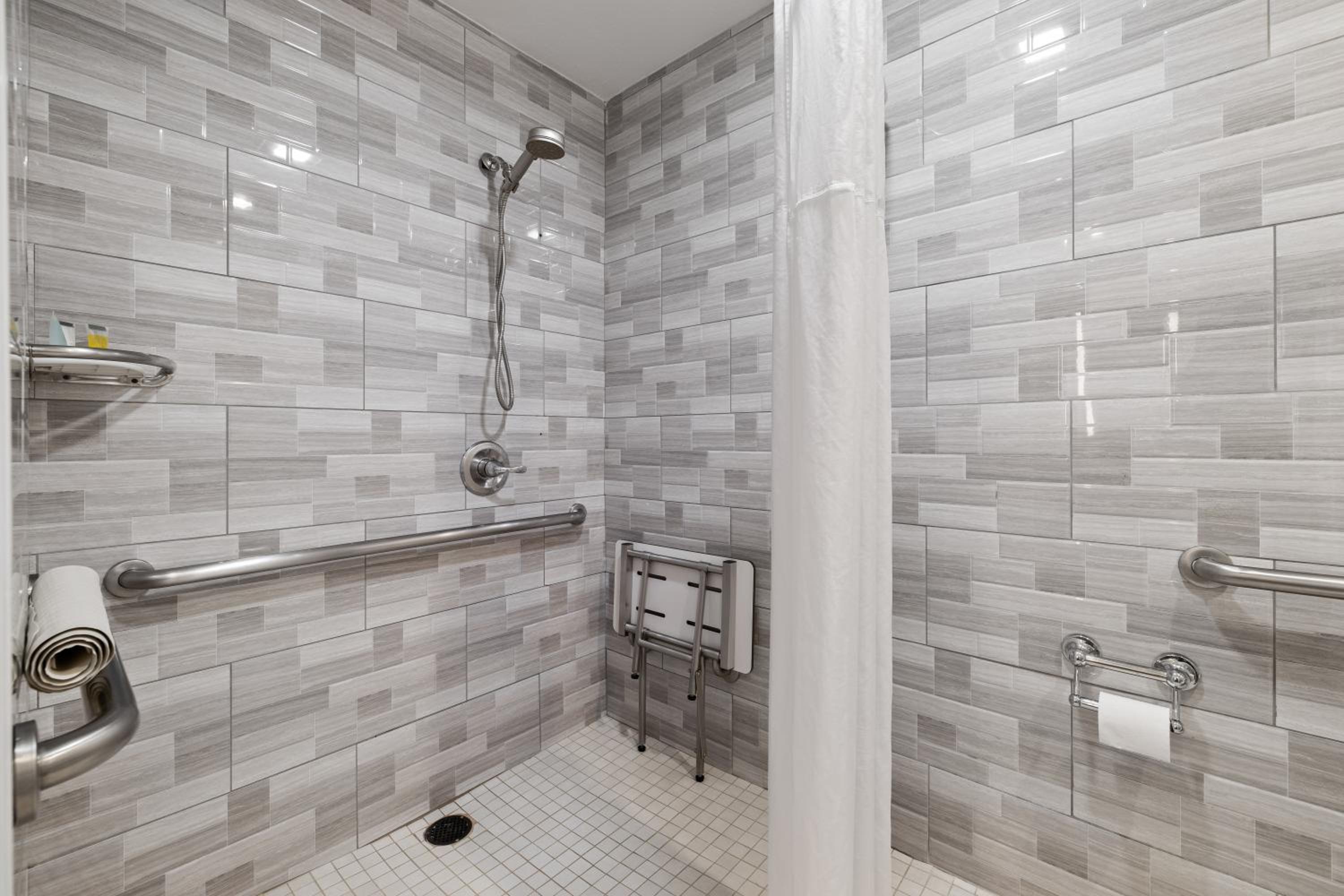 غرفة بسرير كوين لذوي الإعاقة، Hotel Skye San Bruno 5/9