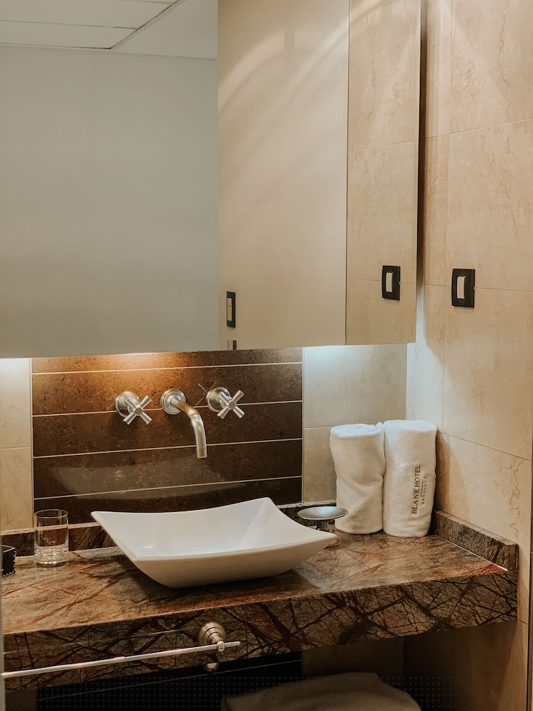 Blank Hotel Recoleta 76/77