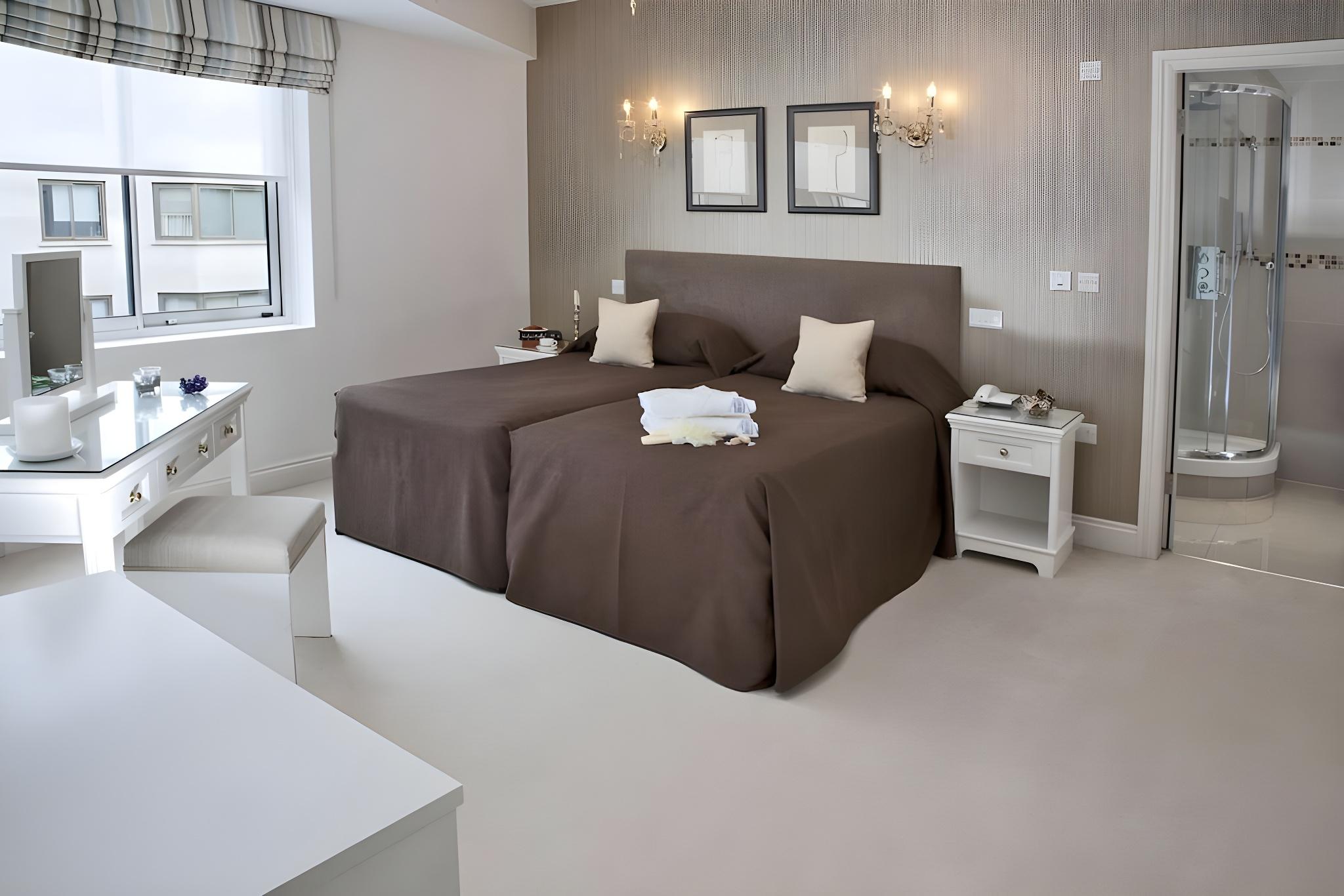 2 Bedrooms, Apartment, King Bed, Garden View
