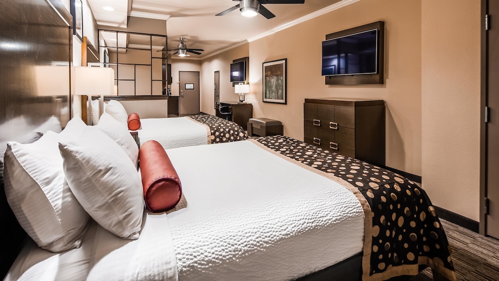 Best Western Premier Crown Chase Inn and Suites 34/70