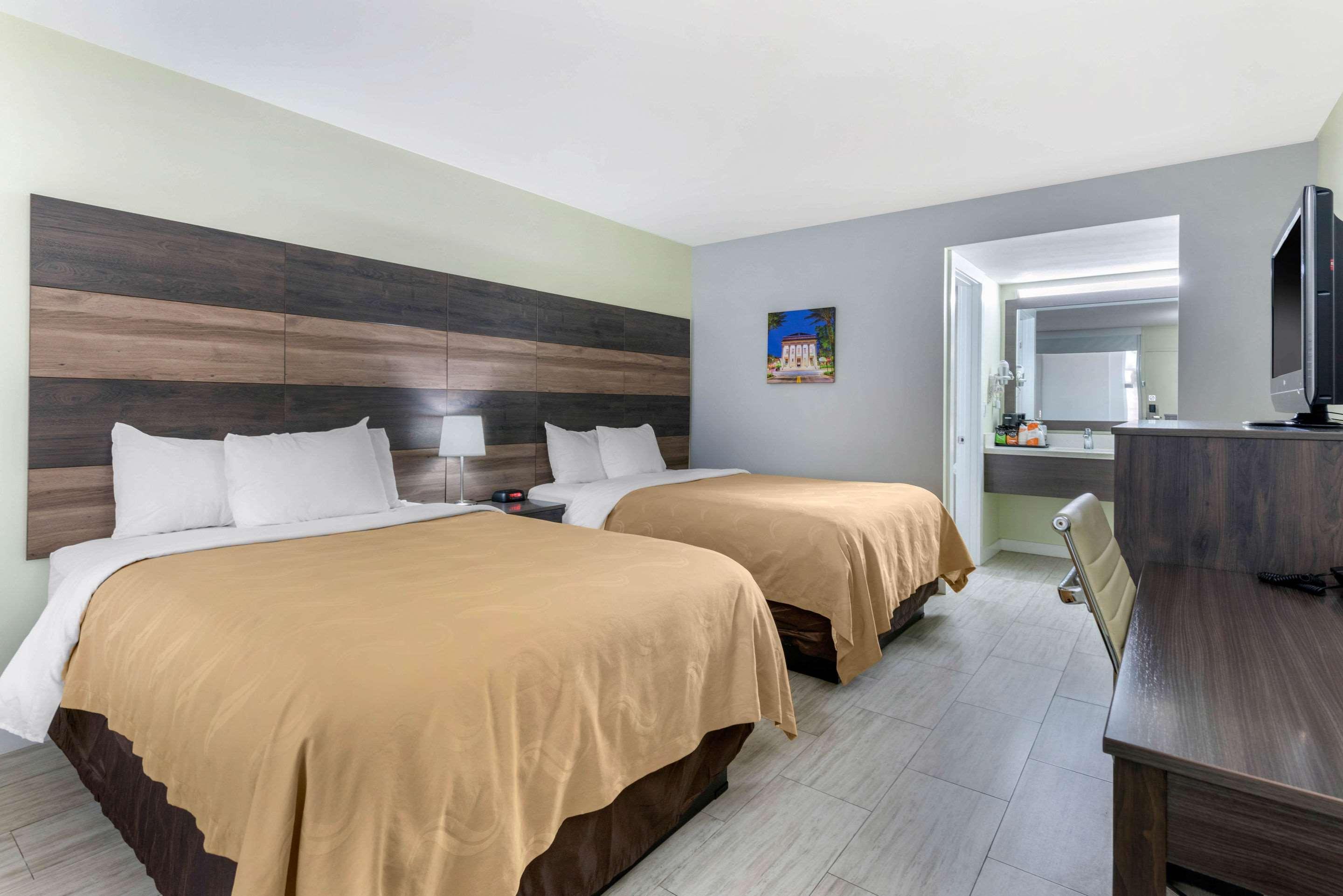 ROOM, 2 DOUBLE BEDS