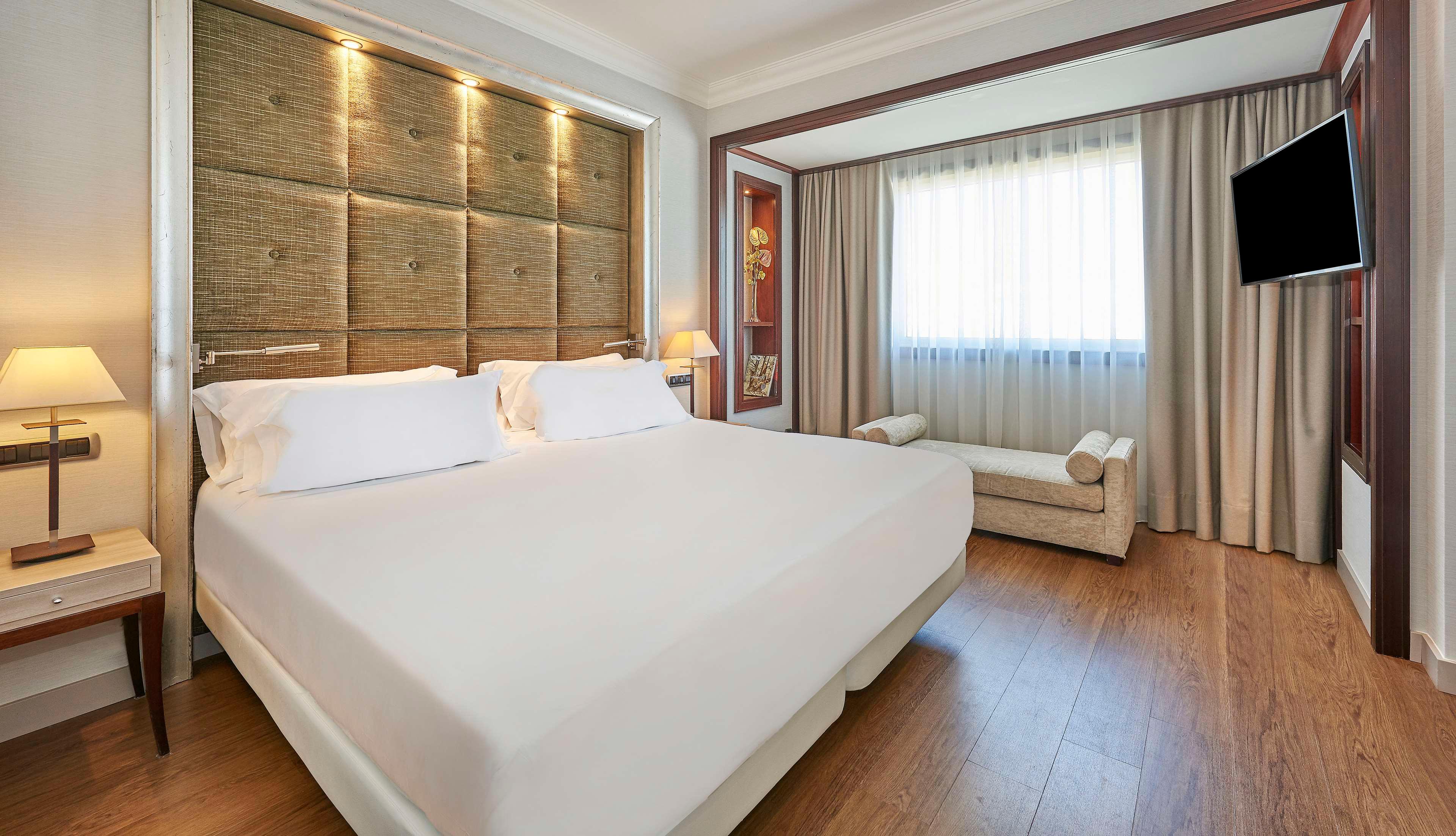 Suite, City View