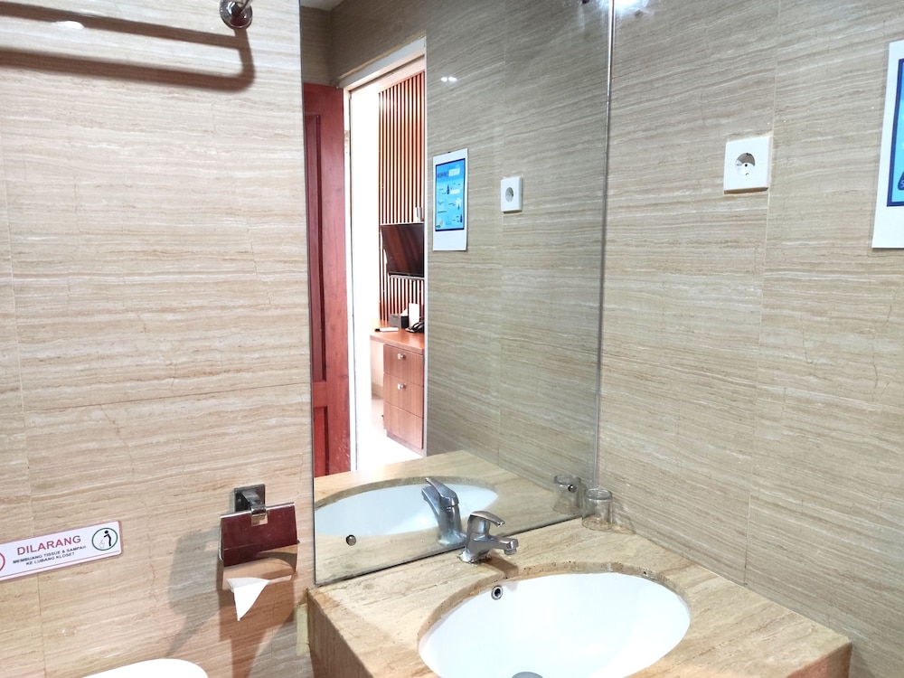 Lombok Vaganza Hotel & Convention 34/38