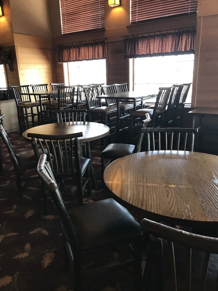 Kelly Inn & Suites Mitchell South Dakota 34/39