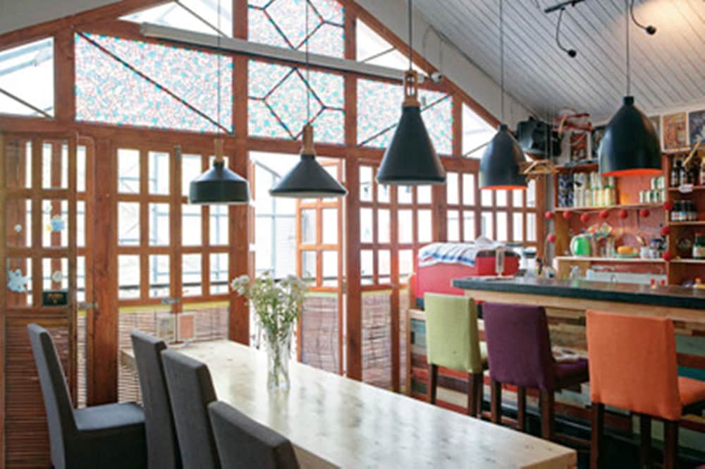 Upland International Youth Hostel 53/67