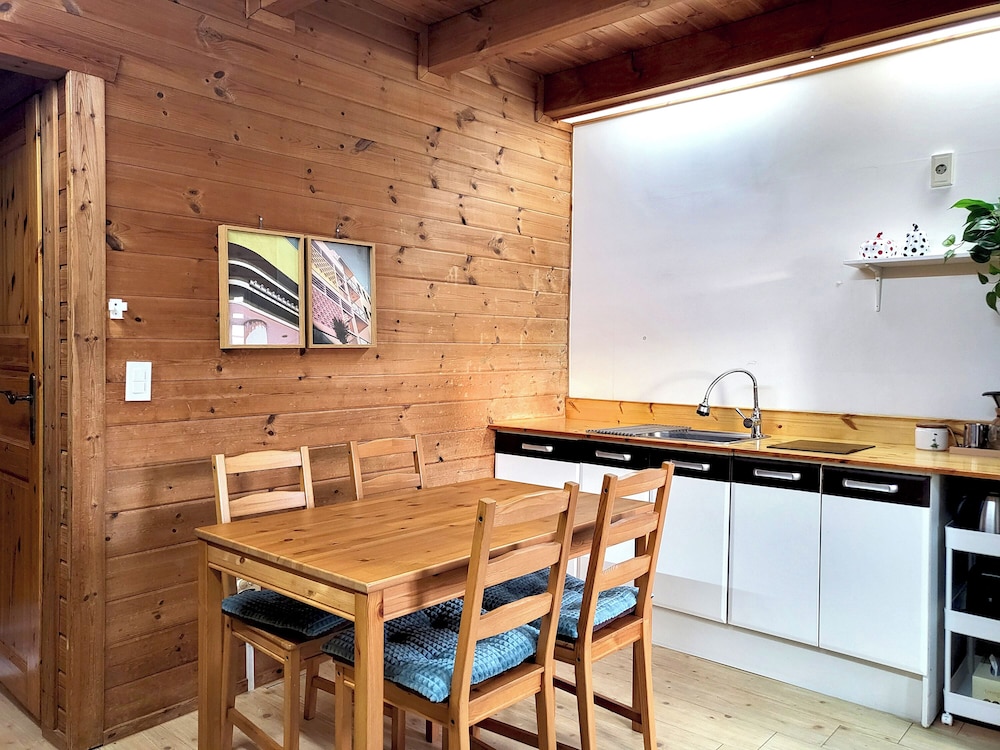 Breakfast at Tiffany's Pension 90/100
