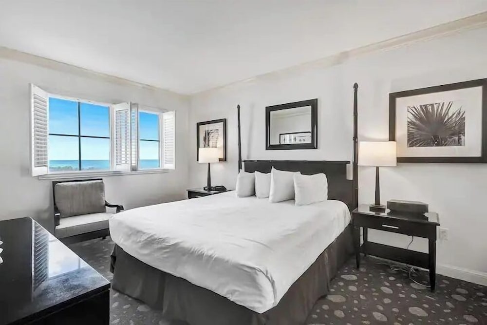 LUXURY, APARTMENT, KING BED, BEACH FRONT, OCEAN VIEW, SOFA