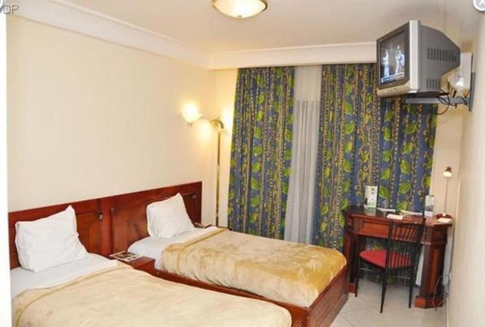 Vallee Des Princes Hotel 8/47
