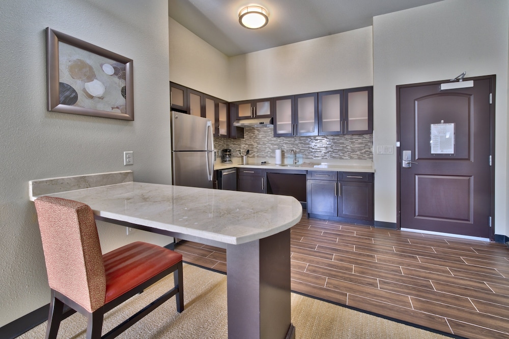 STAYBRIDGE SUITES LUBBOCK SOUTH 46/61