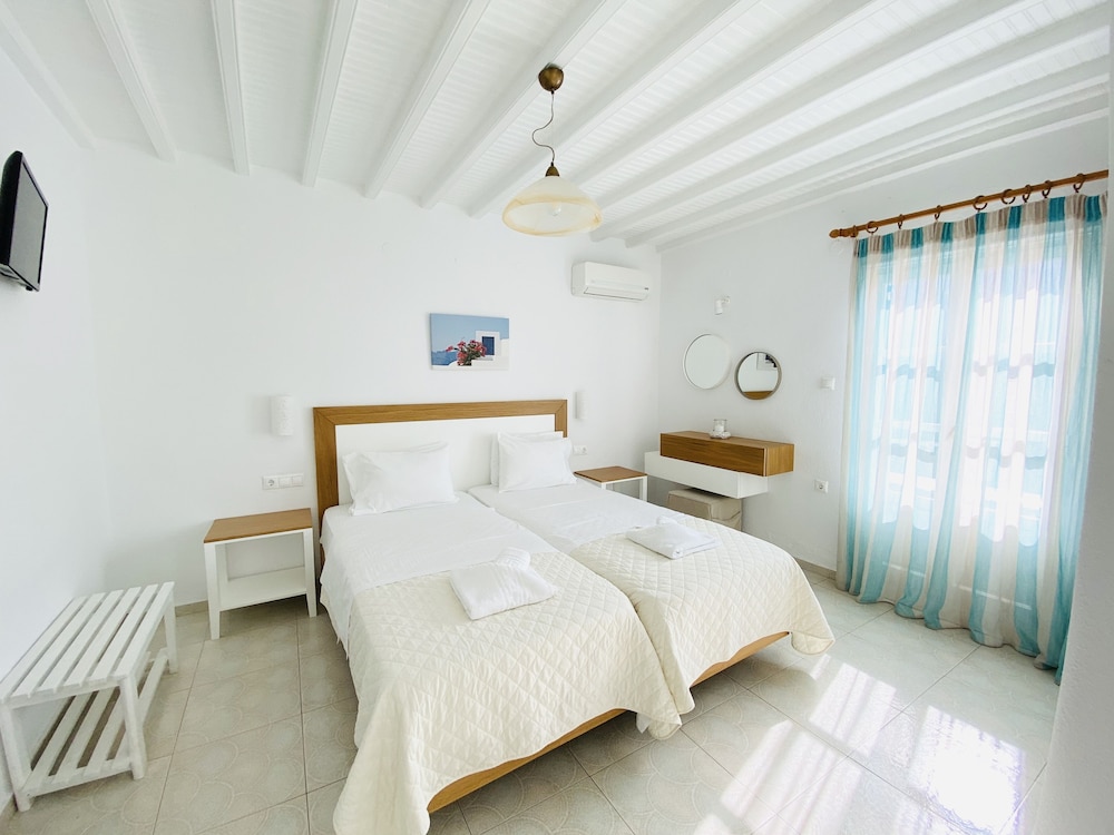 Cyclades Studios 12/49