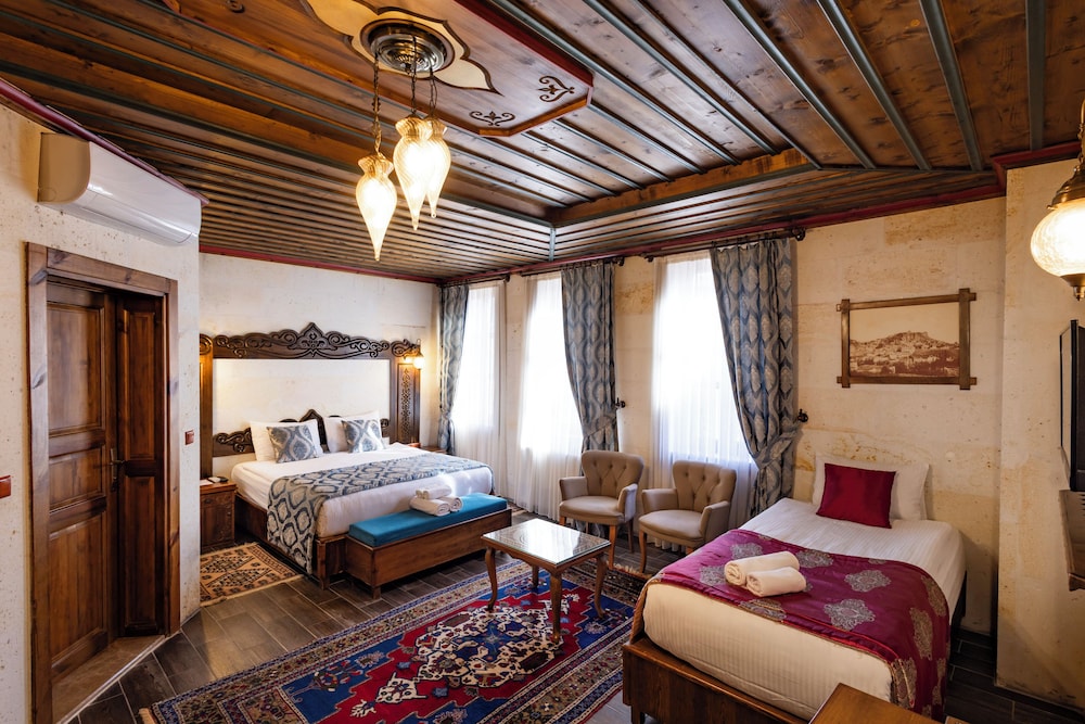 Deluxe, 1 Double and 1 Single Bed