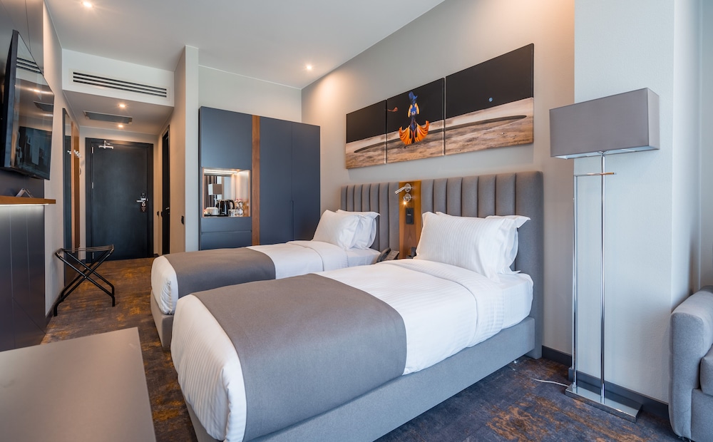 Premium Twin Room: