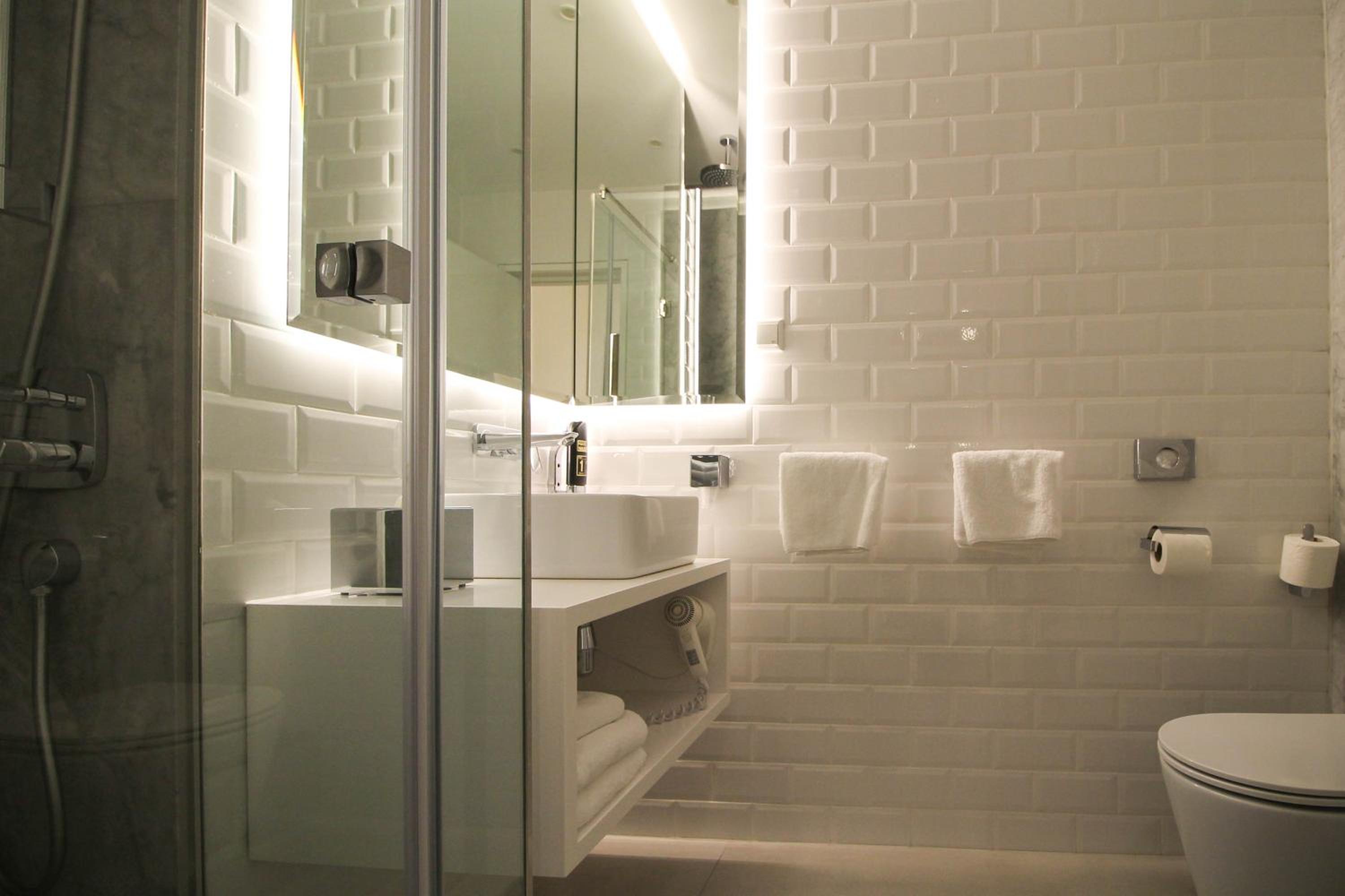 Deluxe, Double Bed, H24 Hotel Berlin Lichtenberg 10/10