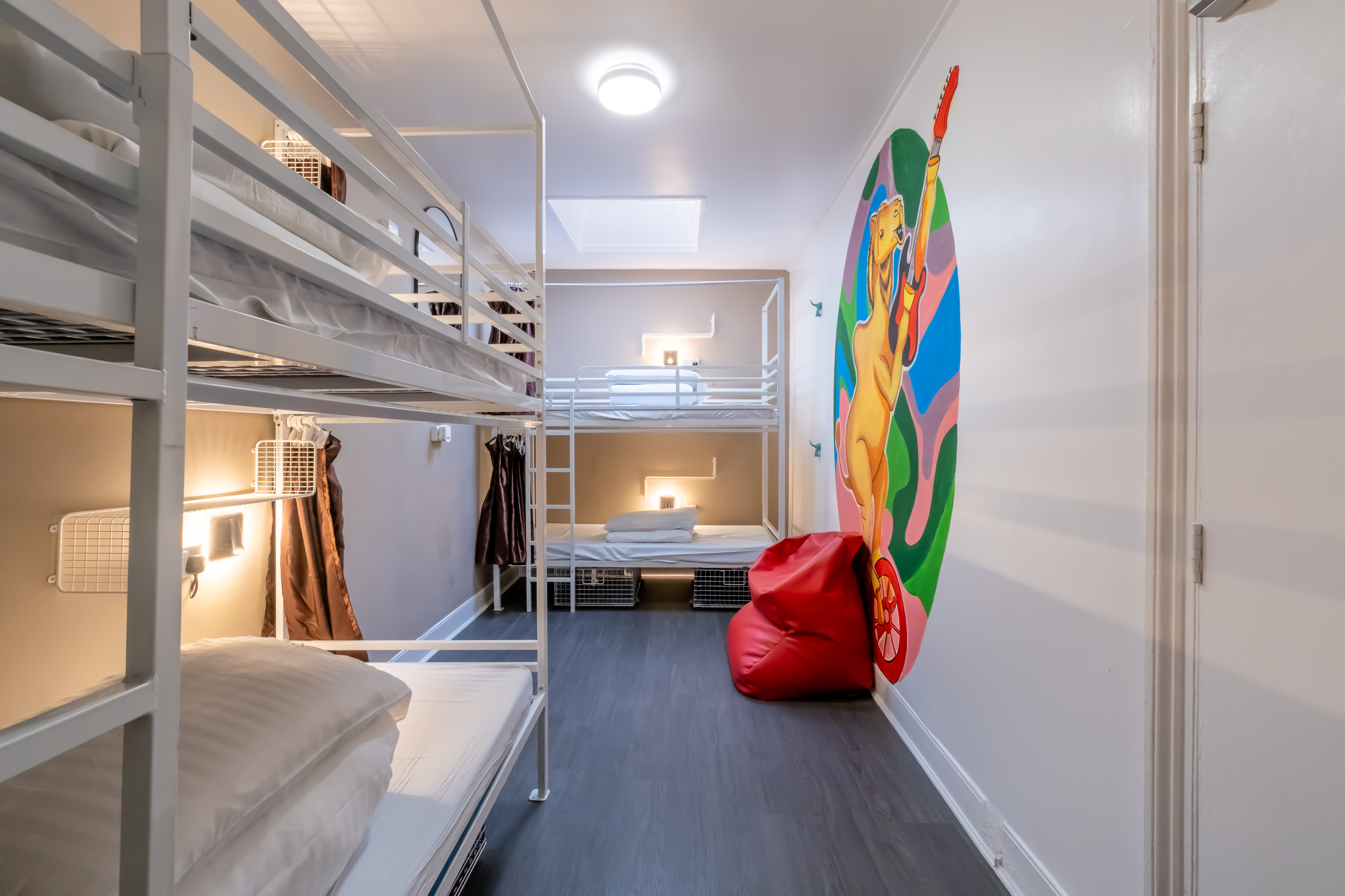 Mixed Dorm, 4 People