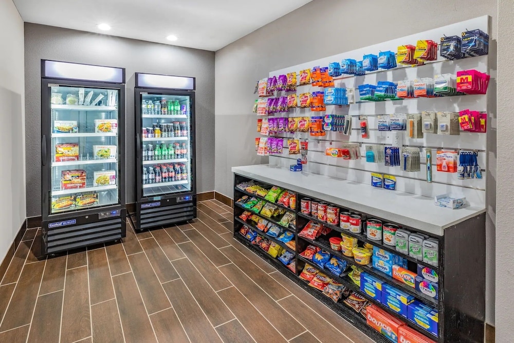 Hawthorn Extended Stay by Wyndham Oklahoma City Airport 28/33