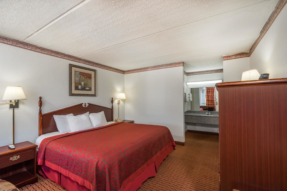 Days Inn By Wyndham Hurricane Mills 9/23