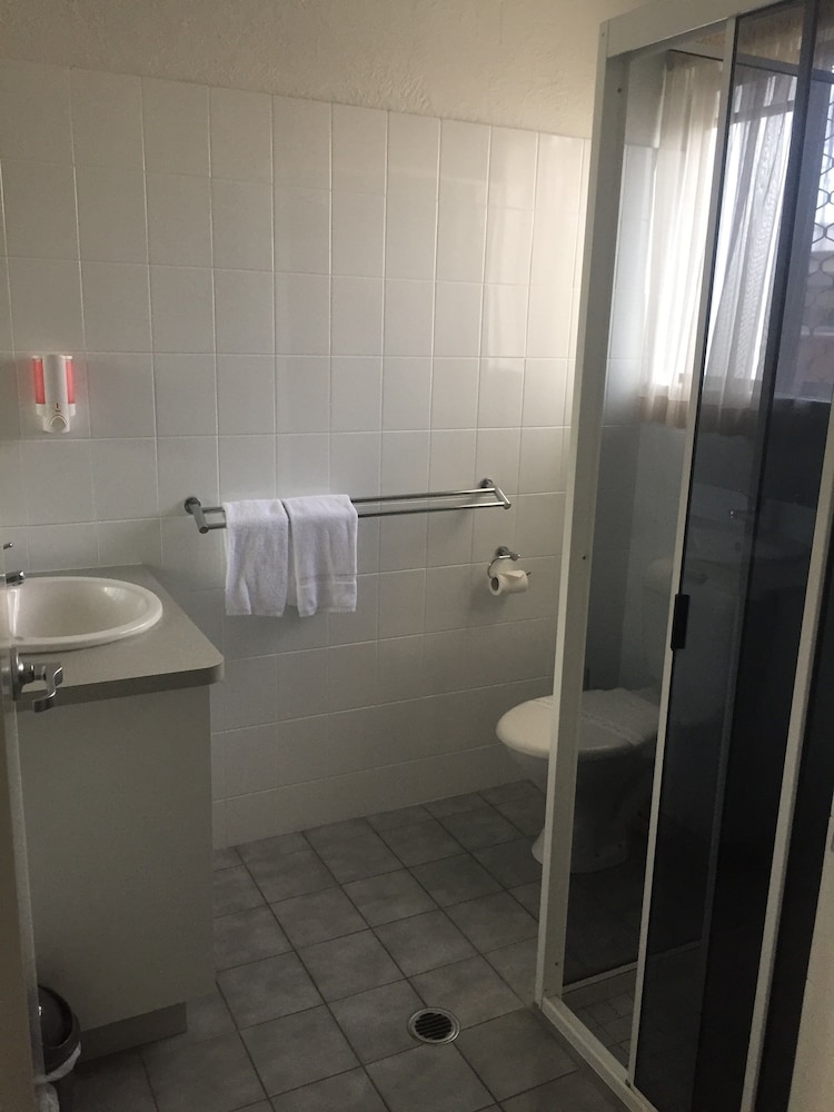 Bundaberg Spanish Motor Inn 31/33