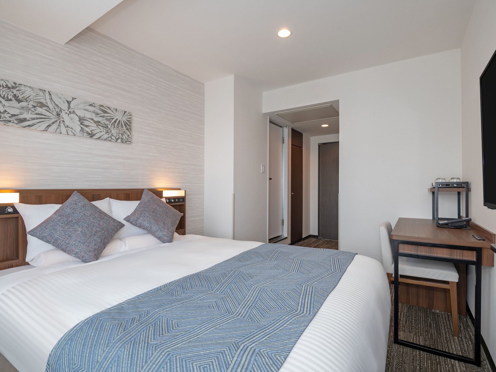 STANDARD, QUEEN BED
