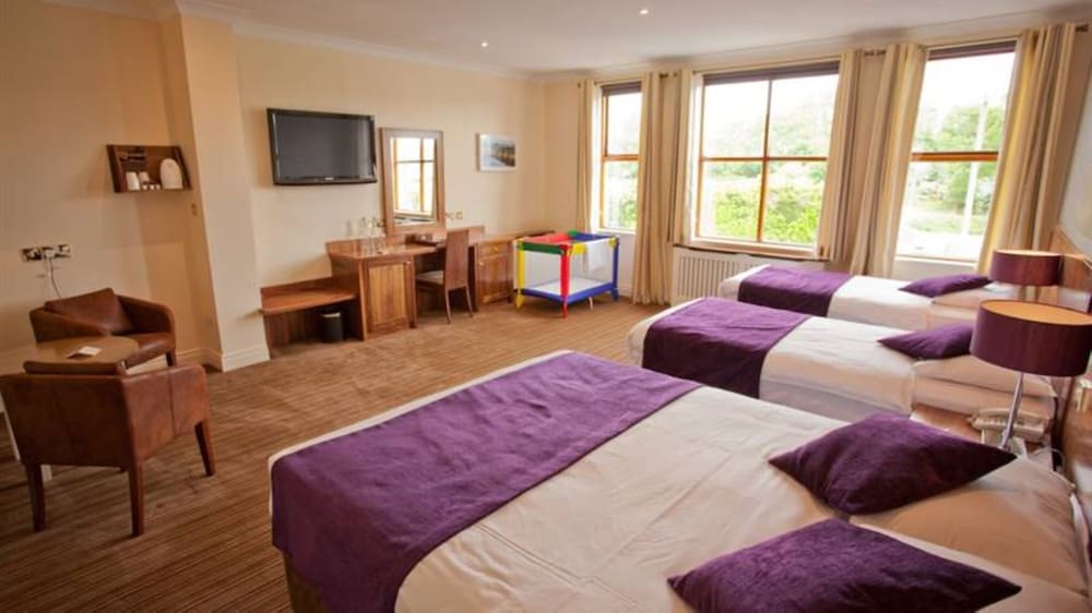 Lakeside Hotel And Leisure Centre 11/60
