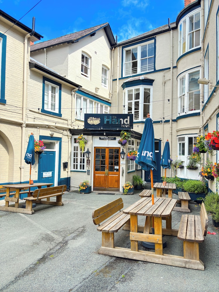 The Hand Hotel 60/69