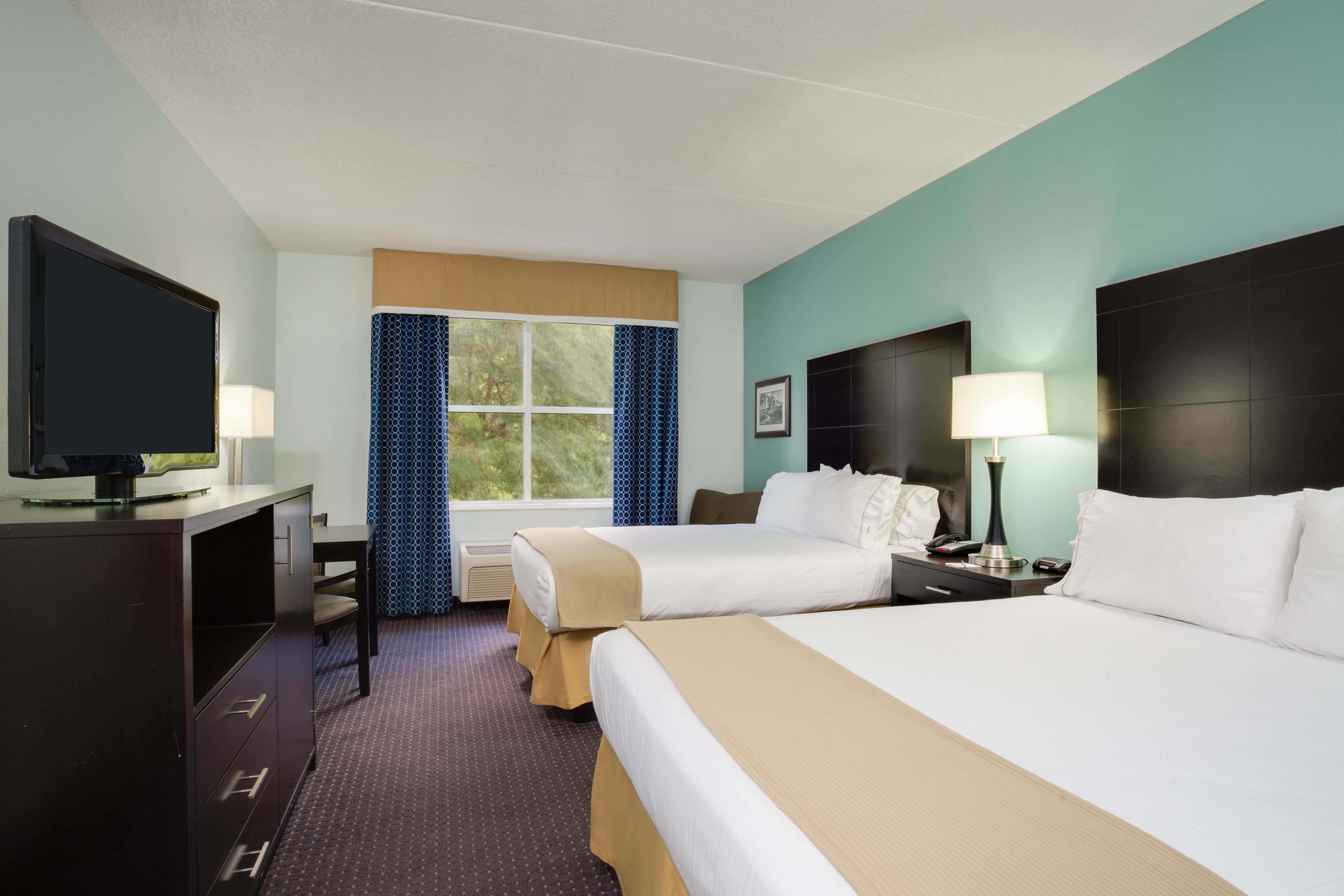 Leisure, 2 Queen Beds