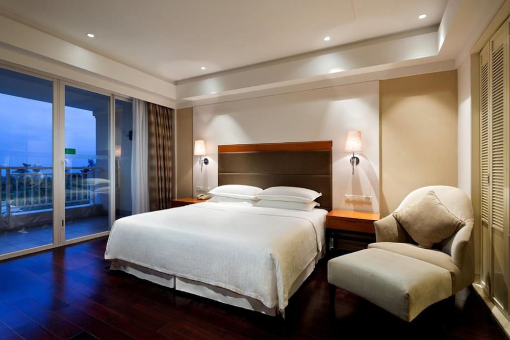 Grand, Suite, King Bed, Ocean View, Balcony